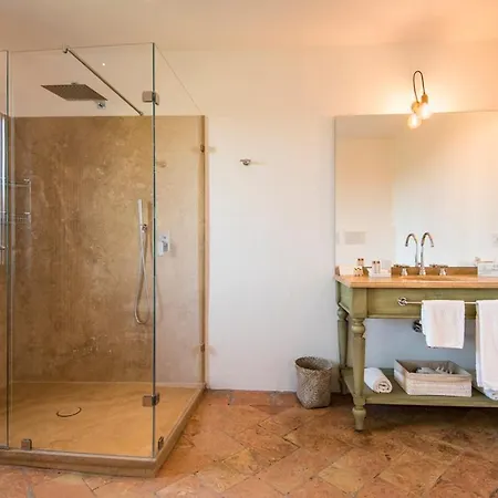 Holiday home Chateau Sleeps 12 With Pool Air Con And Wifi *