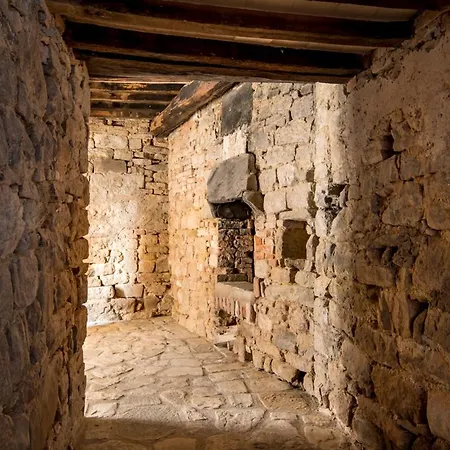 Chateau Sleeps 12 With Pool Air Con And Wifi * San Giovanni del Pantano