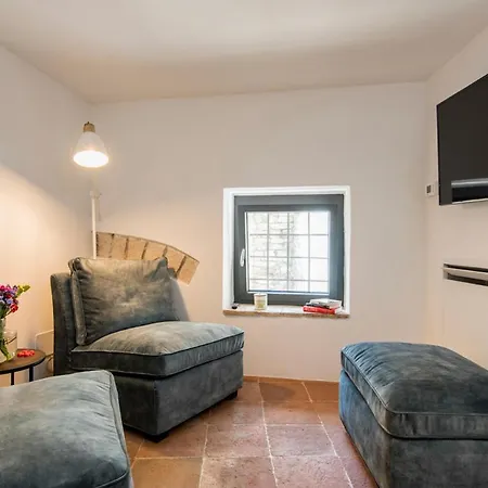 Semesterbostad Chateau Sleeps 12 With Pool Air Con And Wifi *