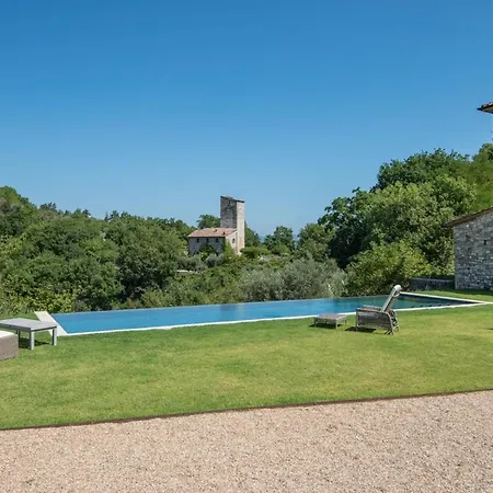 Semesterbostad Chateau Sleeps 12 With Pool Air Con And Wifi San Giovanni del Pantano