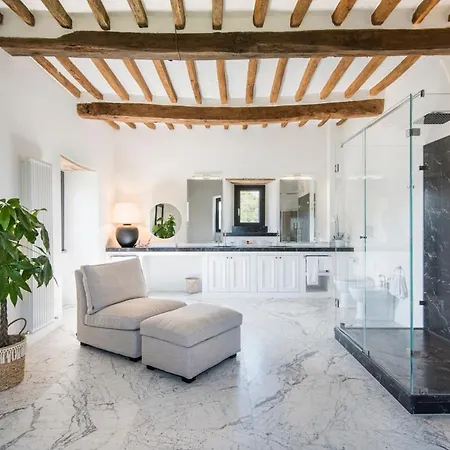 Chateau Sleeps 12 With Pool Air Con And Wifi
