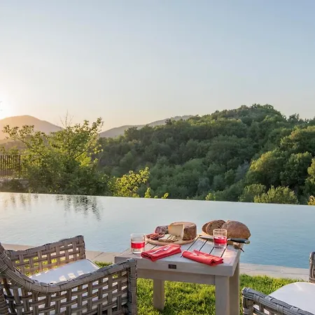Chateau Sleeps 12 With Pool Air Con And Wifi *