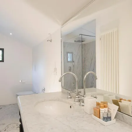 Chateau Sleeps 12 With Pool Air Con And Wifi *